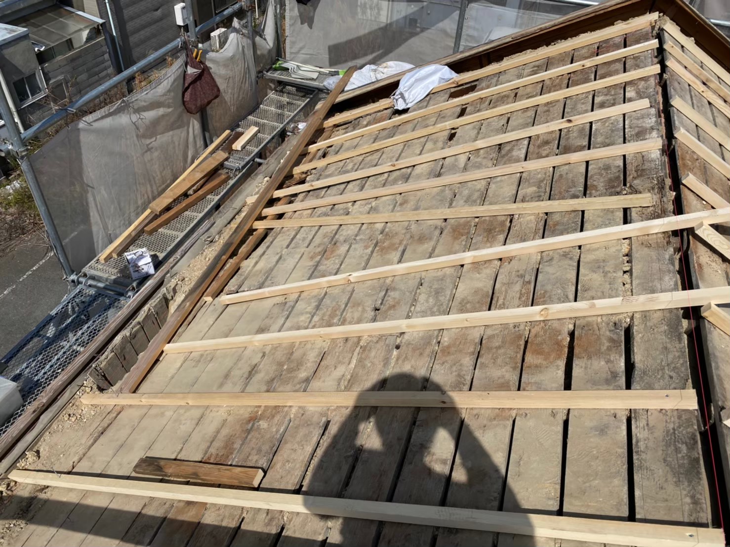 補強垂木で不陸調整